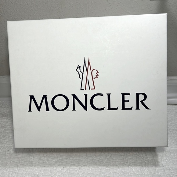 Moncler  Luxury Box - Picture 1 of 5